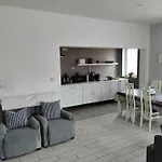 Spacieux Avec Parking Et Terrasse De Panne