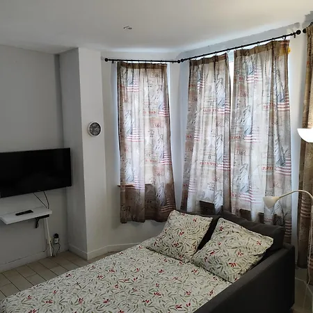 Spacieux Avec Parking Et Terrasse Apartament De Panne