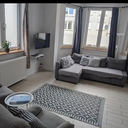 Spacieux Avec Parking Et Terrasse * دي بان